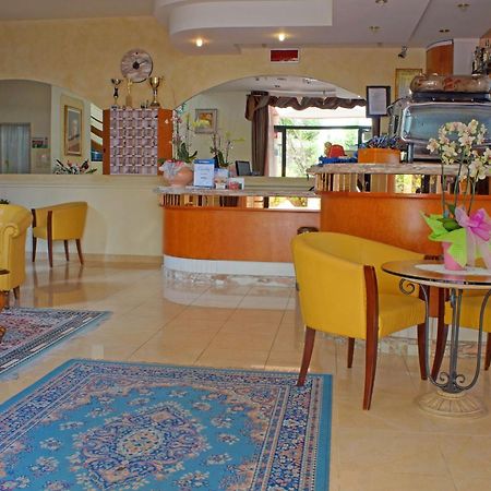 Hotel River Fronte Mare Con Piscina Rimini Dış mekan fotoğraf
