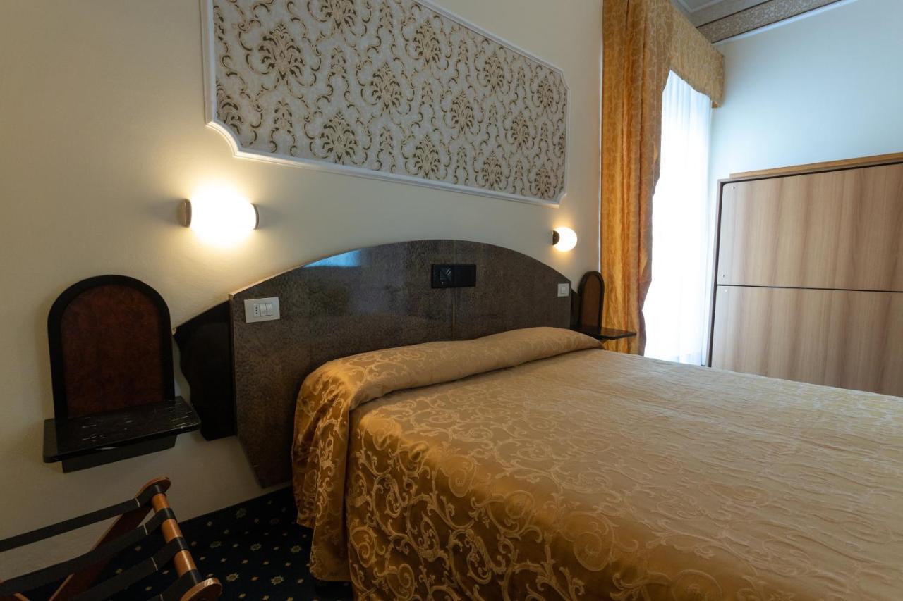 Hotel River Fronte Mare Con Piscina Rimini Dış mekan fotoğraf