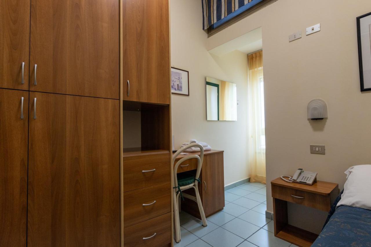 Hotel River Fronte Mare Con Piscina Rimini Dış mekan fotoğraf