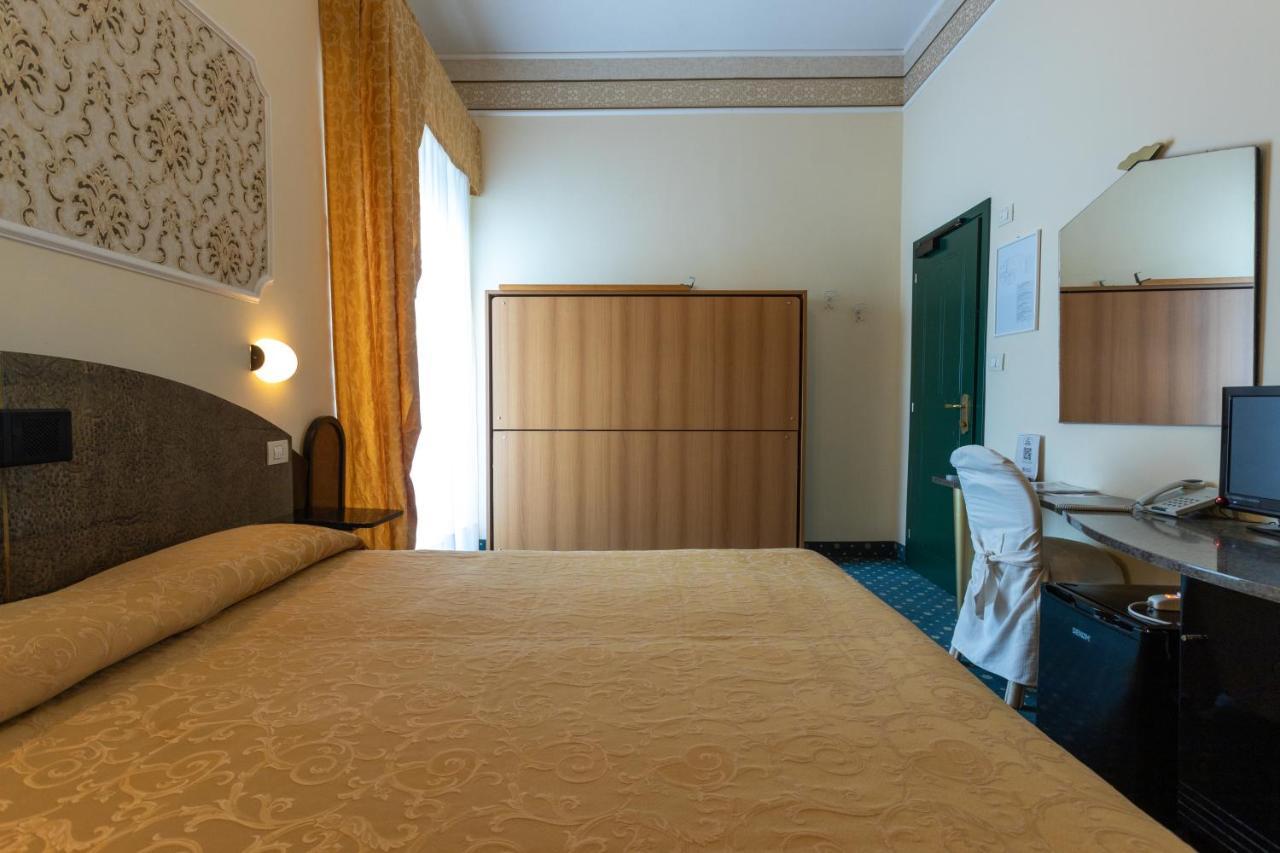 Hotel River Fronte Mare Con Piscina Rimini Dış mekan fotoğraf