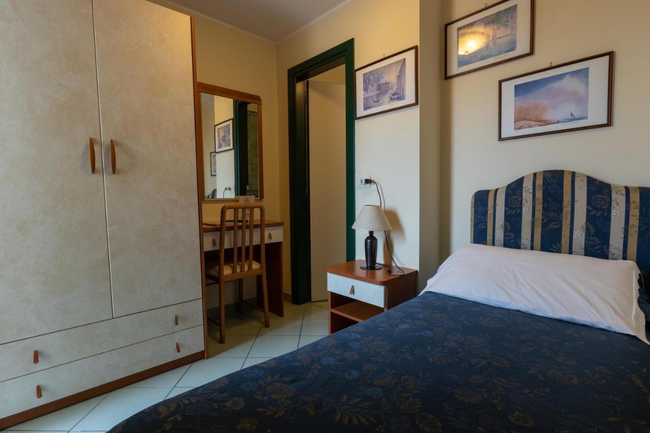 Hotel River Fronte Mare Con Piscina Rimini Dış mekan fotoğraf