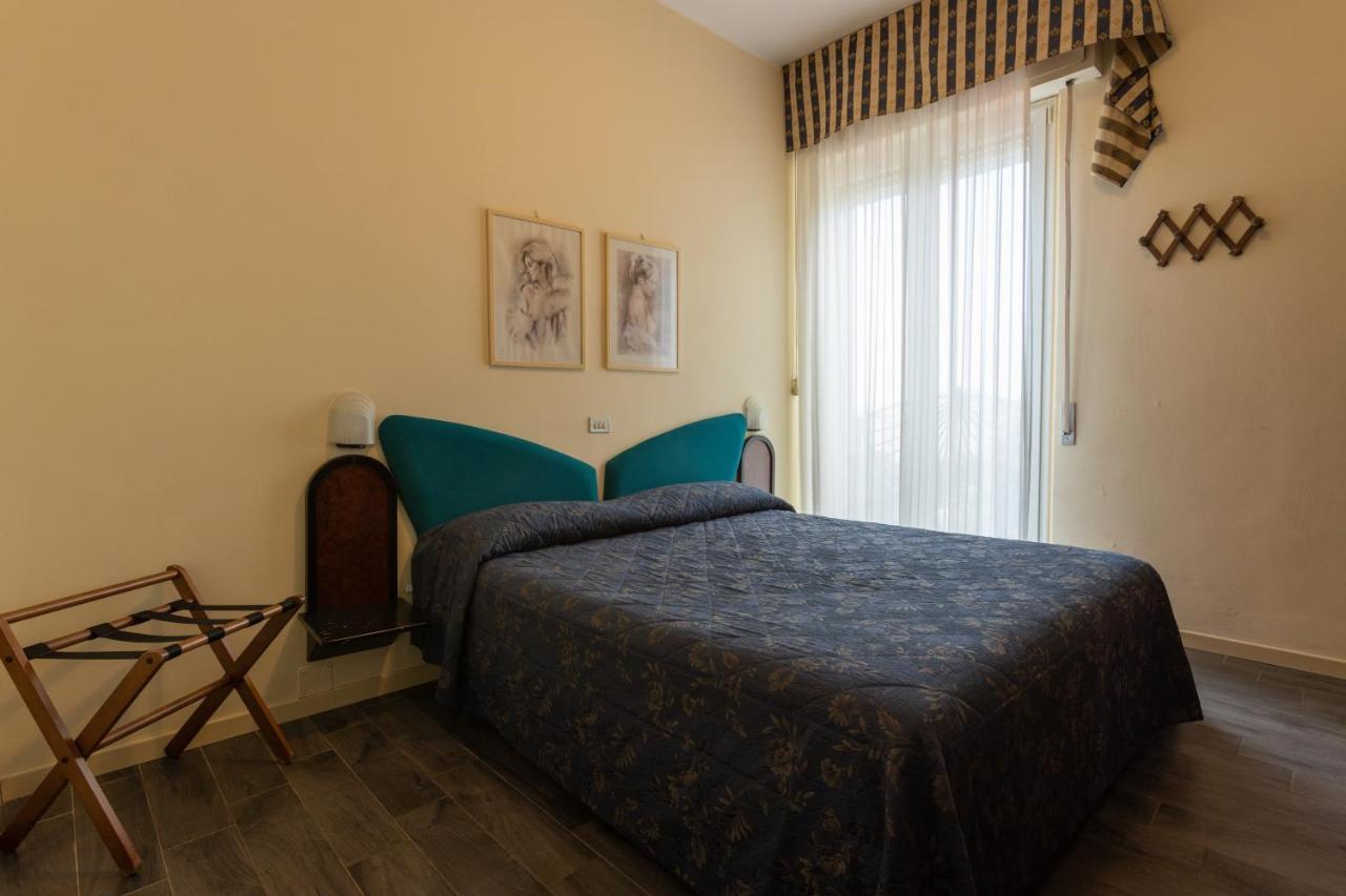 Hotel River Fronte Mare Con Piscina Rimini Dış mekan fotoğraf