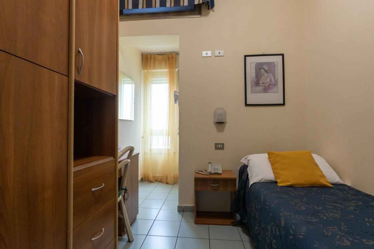 Hotel River Fronte Mare Con Piscina Rimini Dış mekan fotoğraf