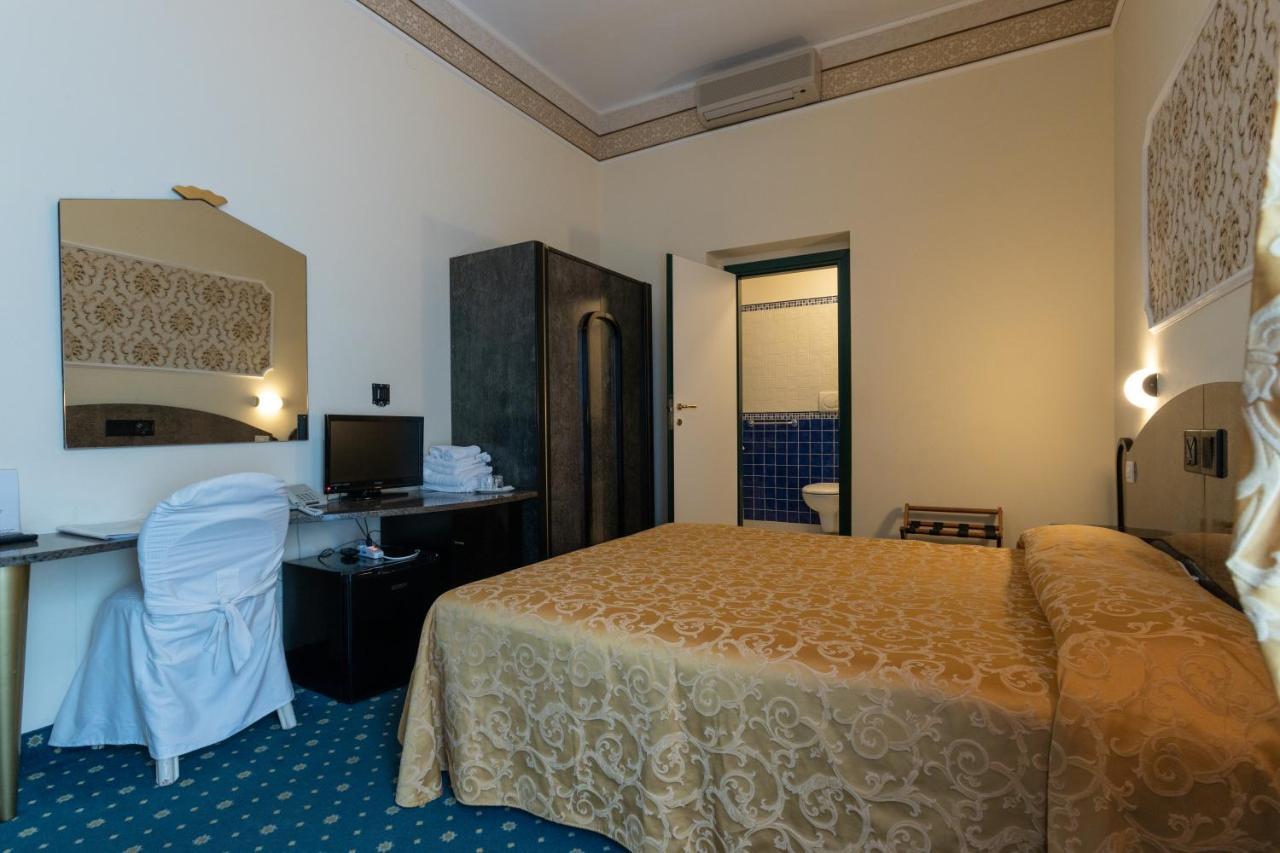 Hotel River Fronte Mare Con Piscina Rimini Dış mekan fotoğraf