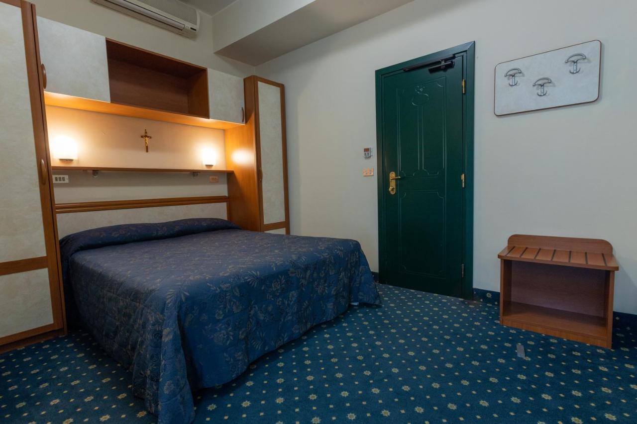 Hotel River Fronte Mare Con Piscina Rimini Dış mekan fotoğraf