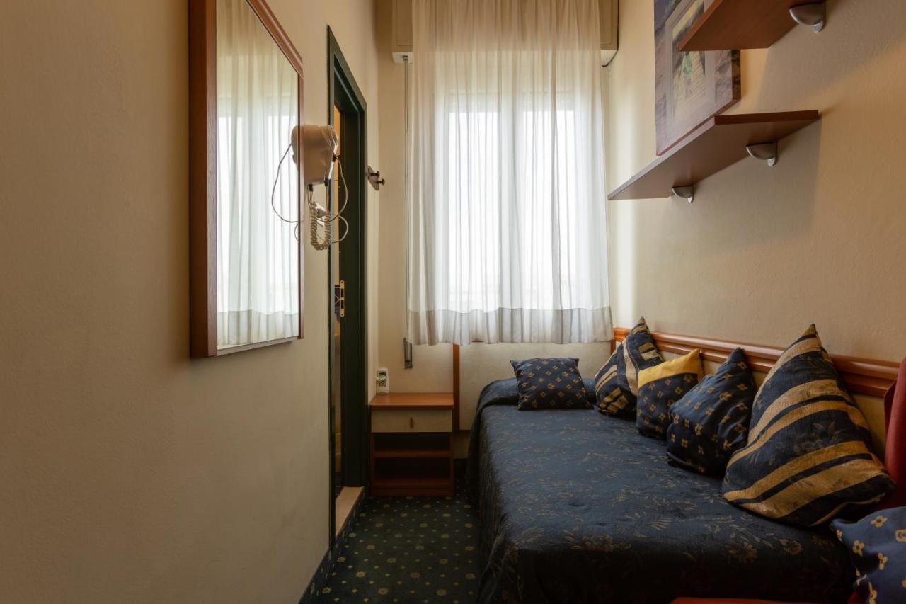Hotel River Fronte Mare Con Piscina Rimini Dış mekan fotoğraf