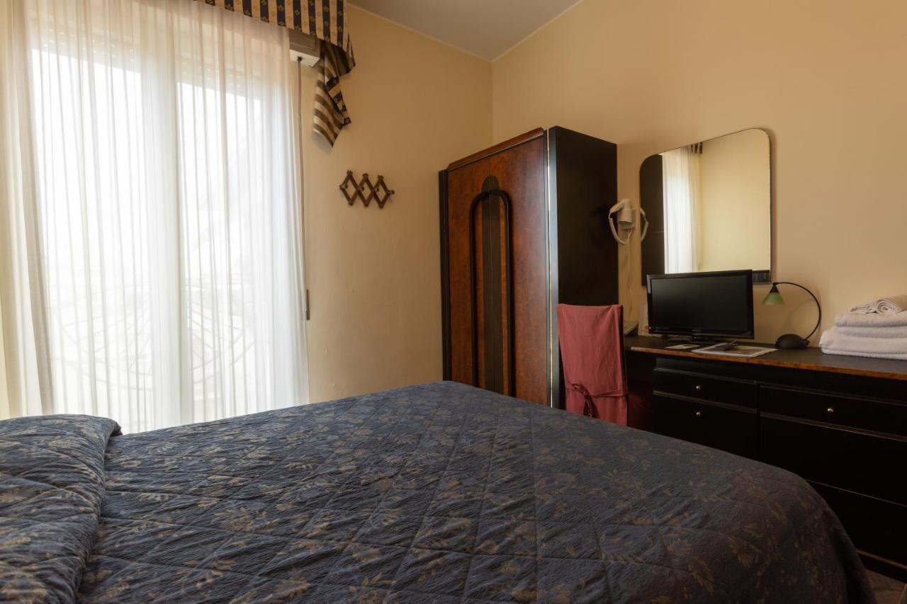 Hotel River Fronte Mare Con Piscina Rimini Dış mekan fotoğraf