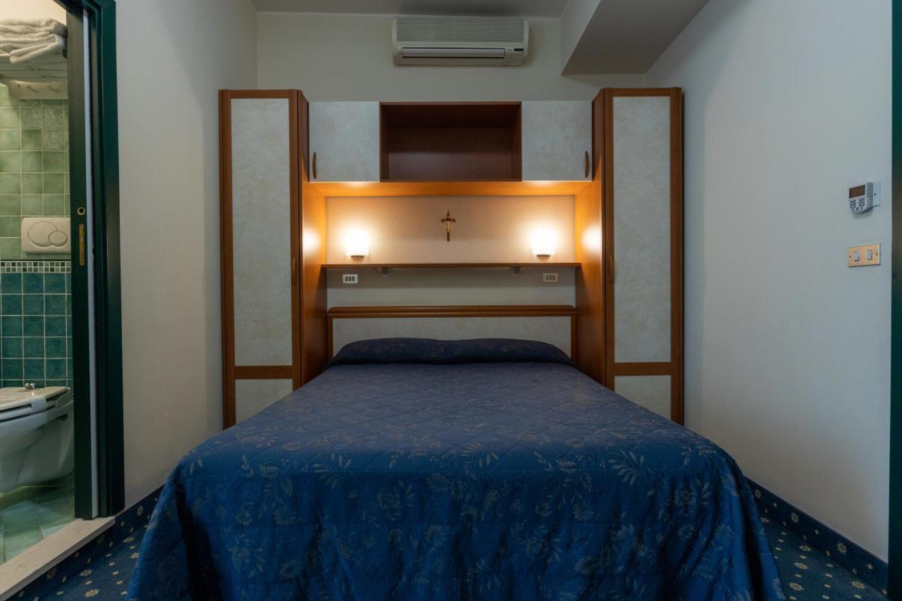 Hotel River Fronte Mare Con Piscina Rimini Dış mekan fotoğraf