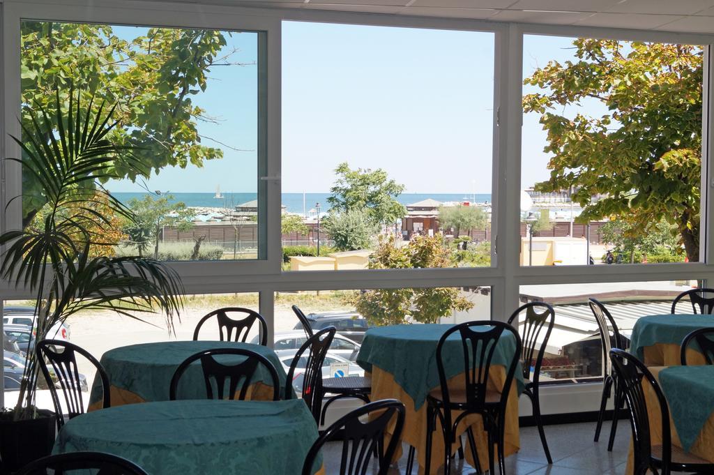 Hotel River Fronte Mare Con Piscina Rimini Dış mekan fotoğraf